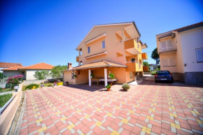 Гостиница Apartments Filipović  Биоград На Мору